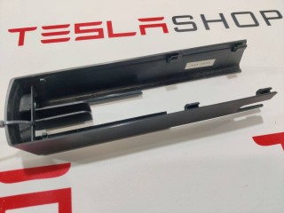 Заглушка салазки сиденья, ориг. номер 1062352-00-D, Tesla Model X 2015-2021