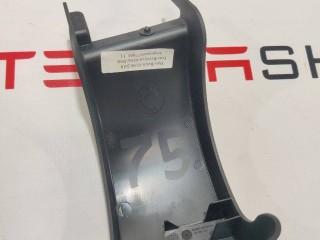 Накладка петли подъемной задней двери, ориг. номер 1047075-00-B, Tesla Model X 2015-2021