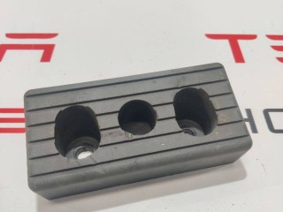 Опора под домкрат (подушка), ориг. номер 1045887-00-B, Tesla Model X 2015-2021