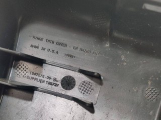 Накладка петли подъемной задней двери, ориг. номер 1047075-00-B, Tesla Model X 2015-2021