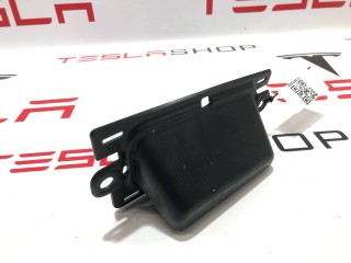 Ручка внутренняя закрытия крышки багажника, ориг. номер 1050409-00-D, Tesla Model X 2015-2021