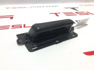 Ручка внутренняя закрытия крышки багажника, ориг. номер 1050409-00-D, Tesla Model X 2015-2021