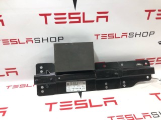 Кронштейн сиденья 2-го ряда правый, ориг. номер 1086106-00-C, Tesla Model X 2015-2021
