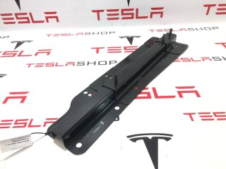 Кронштейн сиденья 2-го ряда правый, ориг. номер 1086131, Tesla Model X 2015-2021