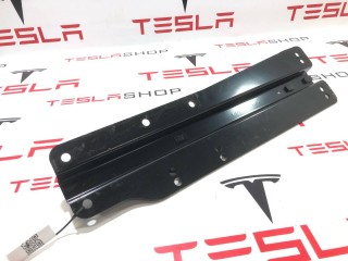 Кронштейн сиденья 2-го ряда правый, ориг. номер 1086131, Tesla Model X 2015-2021