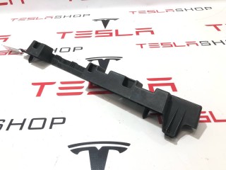 Кронштейн порога двери, ориг. номер 1056095-00-B, 1051827-00-B, Tesla Model X 2015-2021