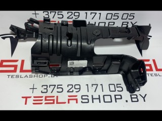 Кронштейн накладки, подъемной задней двери, ориг. номер 1055050-07-J, Tesla Model X 2015-2021