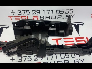 Кронштейн накладки, подъемной задней двери, ориг. номер 1055050-07-J, Tesla Model X 2015-2021