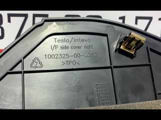 Накладка боковая торпеды, ориг. номер 1002325-00-A, Tesla Model S 2012-2016