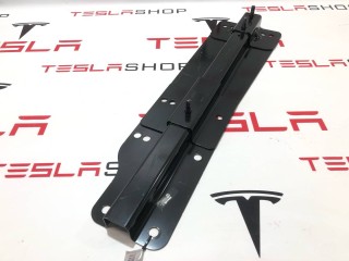 Кронштейн сиденья 2-го ряда левый, ориг. номер 1086131, Tesla Model X 2015-2021