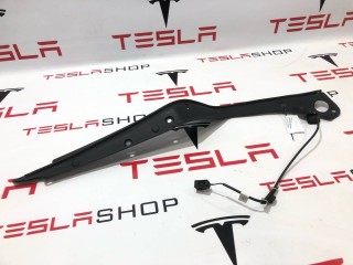 Накладка закрытия подъемной задней двери, ориг. номер 1041595-00-E, Tesla Model X 2015-2021