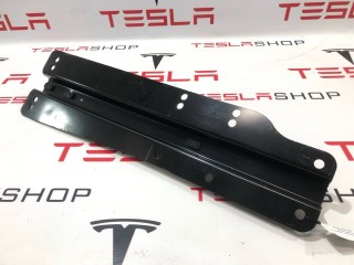 Кронштейн сиденья 2-го ряда левый, ориг. номер 1086131, Tesla Model X 2015-2021