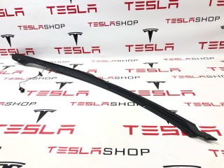 Накладка закрытия подъемной задней двери, ориг. номер 1041594-00-D, Tesla Model X 2015-2021