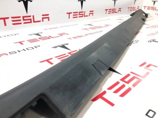 Накладка порога рокерной панели, ориг. номер 1034219-00-B, Tesla Model X 2015-2021