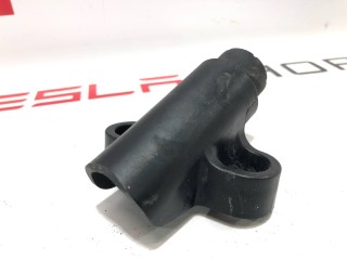 Корпус упора крышки багажника, ориг. номер 1051429-00-D, Tesla Model X 2015-2021
