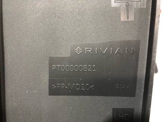 Накладка ниши для ног, ориг. номер PT00000821H, PT00000826, PT00000821, Rivian R1T 2021-2024