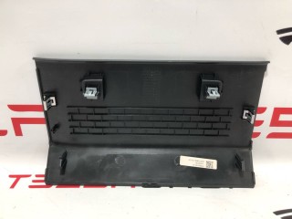 Накладка багажного проема внутренняя, ориг. номер PT00012128-F, PT00012126-D, Rivian R1T 2021-2024