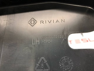 Накладка багажного проема внутренняя, ориг. номер C100012127-E, PT00012127, Rivian R1T 2021-2024