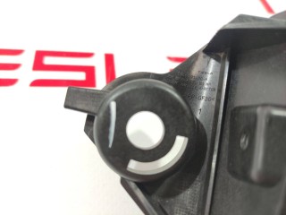 Корпус центрального люверса, ориг. номер 1559791-00-A, Tesla Model 3 2017-2021
