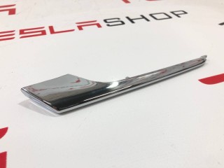 Накладка люверсы, ориг. номер 1049610-00-F, Tesla Model X 2015-2021