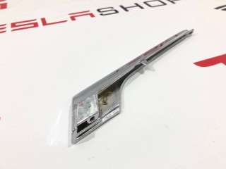 Накладка люверсы, ориг. номер 1049610-00-F, Tesla Model X 2015-2021