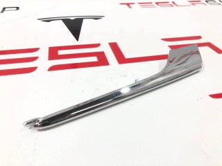 Накладка люверсы, ориг. номер 1049609-00-F, Tesla Model X 2015-2021