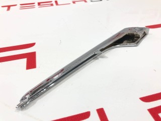 Накладка люверсы, ориг. номер 1049609-00-F, Tesla Model X 2015-2021