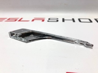 Накладка люверсы, ориг. номер 1049611-00-F, Tesla Model X 2015-2021