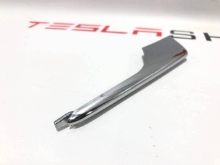 Накладка люверсы, ориг. номер 1049612-00-F, Tesla Model X 2015-2021