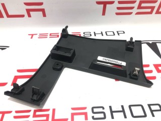 Накладка ниши для ног, ориг. номер PT00000821H, PT00000826, Rivian R1T 2021-2024
