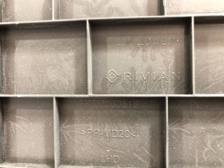 Накладка ниши для ног, ориг. номер PT00000818, Rivian R1T 2021-2024