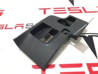 Накладка ниши для ног, ориг. номер PT00031132F, Rivian R1T 2021-2024