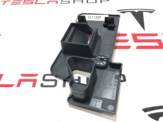 Накладка ниши для ног, ориг. номер PT00031132F, Rivian R1T 2021-2024