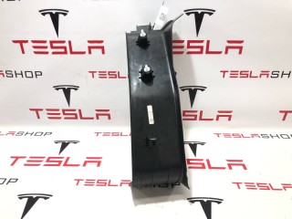 Накладка багажного проема внутренняя, ориг. номер PT00012130-E, Rivian R1T 2021-2024