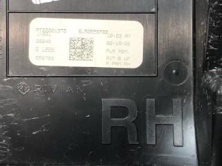 Накладка стойки B, внутренняя, ориг. номер PT00001370, PTY0104562, PTY0104563, Rivian R1T 2021-2024