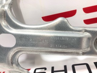 Кронштейн крепления обшивки двери, ориг. номер PT00033671D, PT00033672D, Rivian R1T 2021-2024