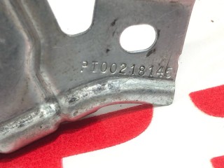 Кронштейн крепления обшивки двери, ориг. номер PT00218145, Rivian R1T 2021-2024
