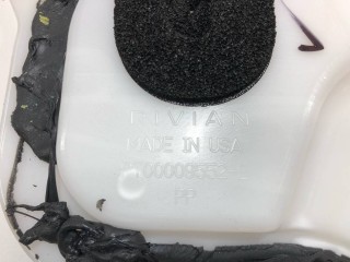 Накладка внутренняя двери, ориг. номер PT00009552-E, Rivian R1T 2021-2024