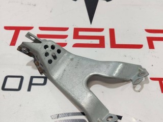 Кронштейн крепления экрана, ориг. номер 1100562-00-E, 1082313D, Tesla Model 3 2017-2021
