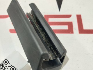 Заглушка салазки сиденья, ориг. номер 1097490-00-C, 1551555-00-C, Tesla Model 3 2017-2021
