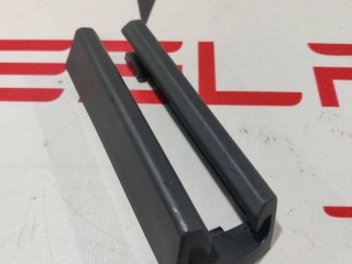 Заглушка салазки сиденья, ориг. номер 1097490-00-B, 1551555-00-C, Tesla Model 3 2017-2021