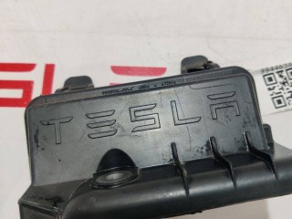 Крышка контроллера, ориг. номер 1109514-00-C, Tesla Model 3 2017-2021