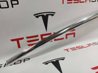 Молдинг кузова боковой, ориг. номер 1083520-00-D, Tesla Model 3 2017-2021