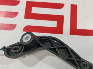 Кронштейн карты (обшивки) двери, ориг. номер 1584795-00-A, Tesla Model S 2-й рест 2021-2026