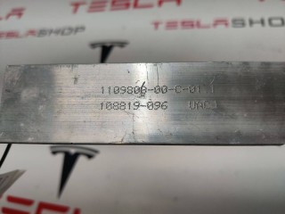 Планка держатель кронштейна АКБ, ориг. номер 1109808-00-C, Tesla Model 3 2017-2021