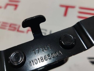 Петля фиксации сидений 2-го ряда, ориг. номер 1101865-00-A, Tesla Model 3 2017-2021