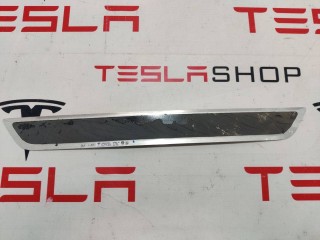 Накладка декоративная порога, ориг. номер 1504763-00-A, 1090844-00-C, Tesla Model 3 2017-2021
