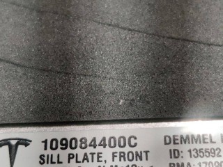 Накладка декоративная порога, ориг. номер 1504763-00-A, 1090844-00-C, Tesla Model 3 2017-2021
