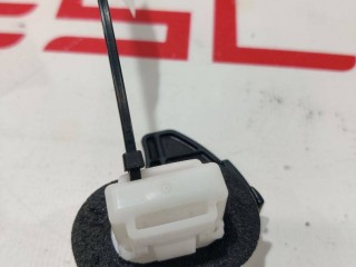 Защелка сидений 2-го ряда, ориг. номер 1570932-00-E, 1617394-00-C, Tesla Model S 2-й рест 2021-2026