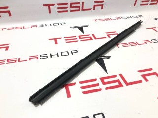 Уплотнитель стекла внутренний двери, ориг. номер 1613731-00-A, Tesla Model S 2-й рест 2021-2026